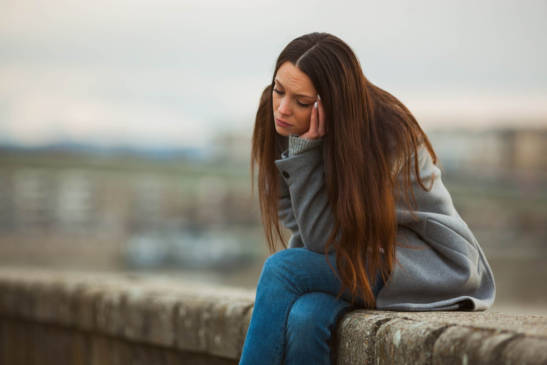woman feeling lonely without analogue connection